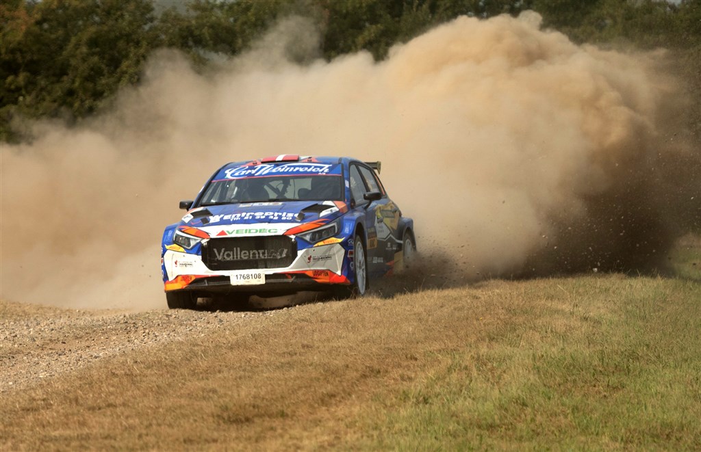 Simon Vallentin fik sat tyske finalister under hårdt pres - og tog en generel andenplads i ADAC Ostsee Rallye.
(Foto: Sascha Dörrenbacher)